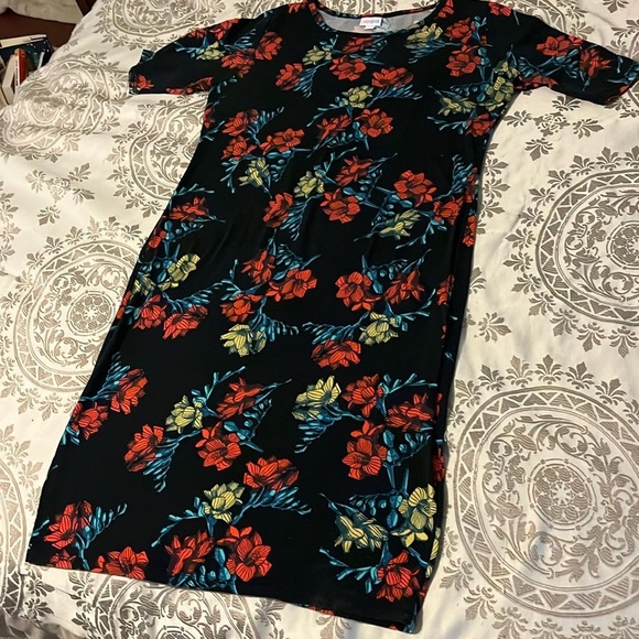 LuLaRoe Dresses & Skirts - Lularoe dress, women’s size XL, black with flowers
